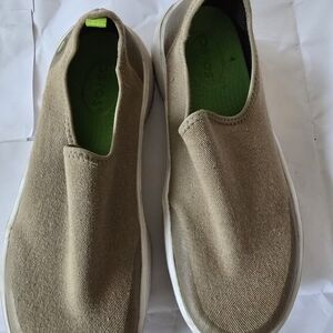 OOFOS Tan Slip-On Sneakers